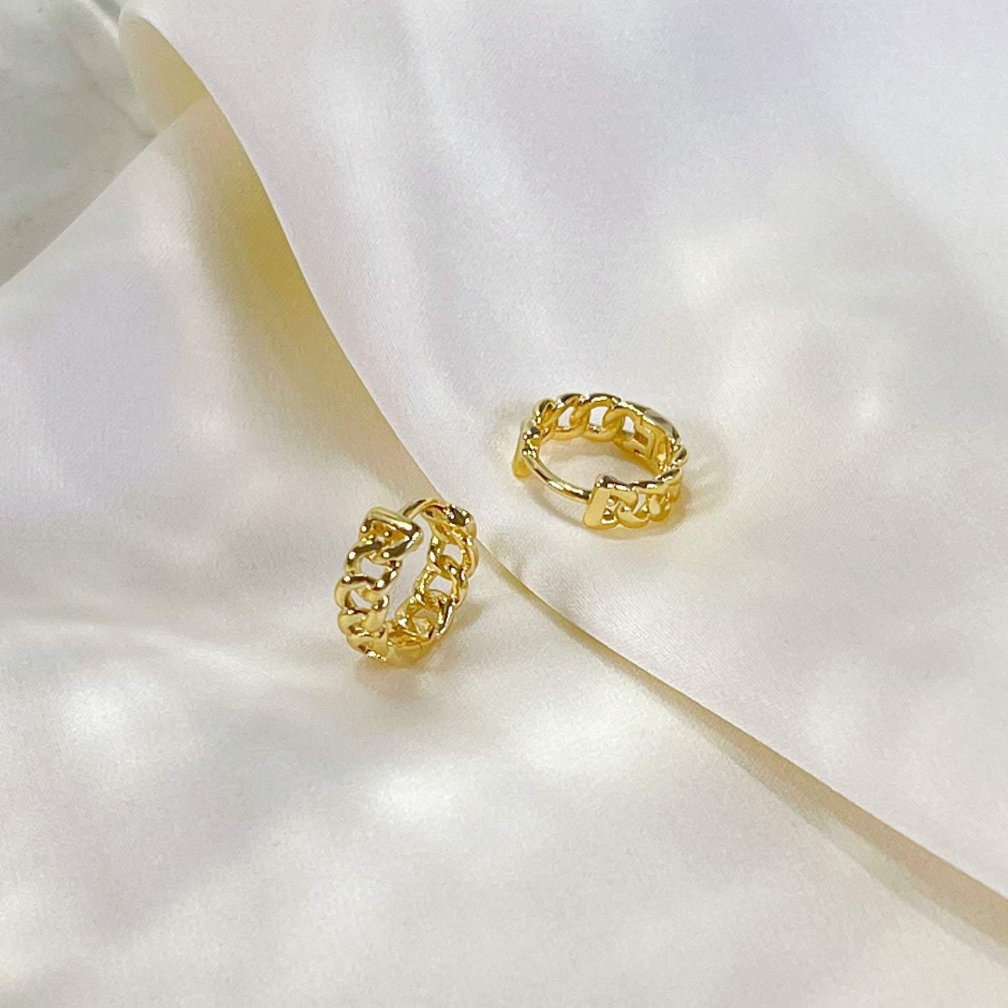 Chain Huggie Hoops