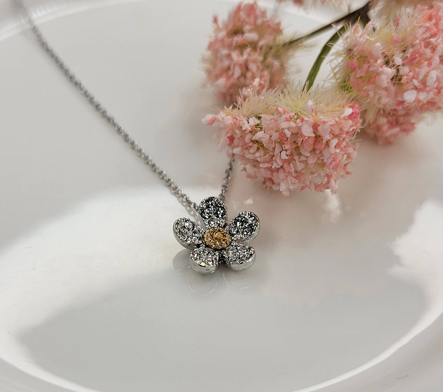 Daisy Necklace - Multiple Colors